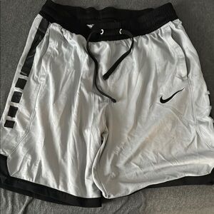 Men’s Size Large Nike Elite Shorts